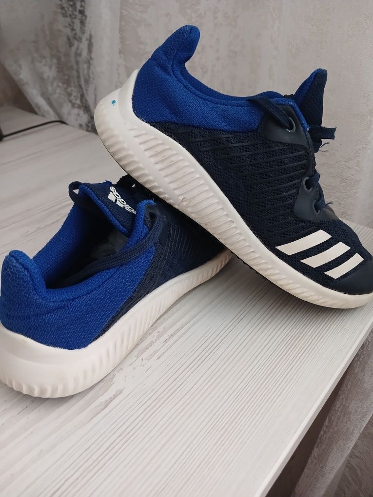 Кросівки кроссовки Adidas 31 розмір оригінал в чудовому стані