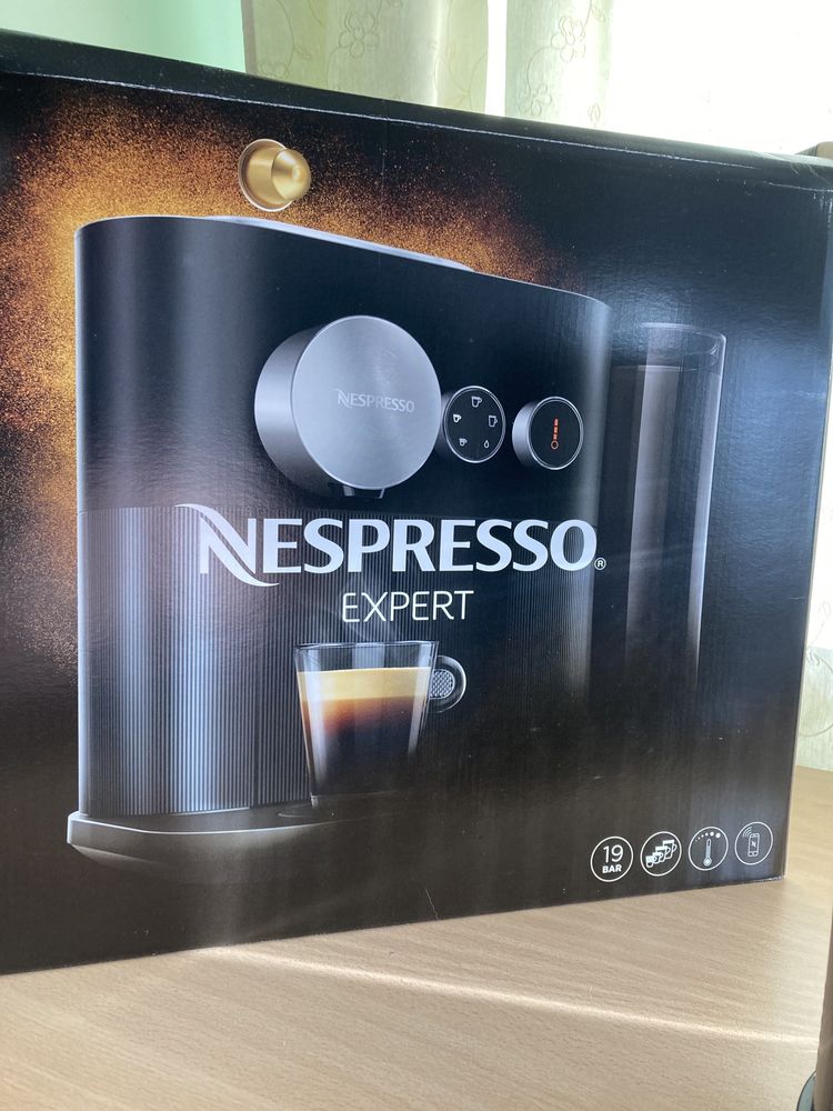 Maquina cafe Nespresso Expert com Wifi