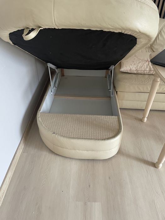 Продам кожаный диван