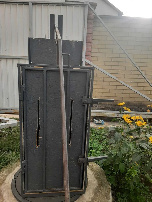 прес для тюкування сіна.