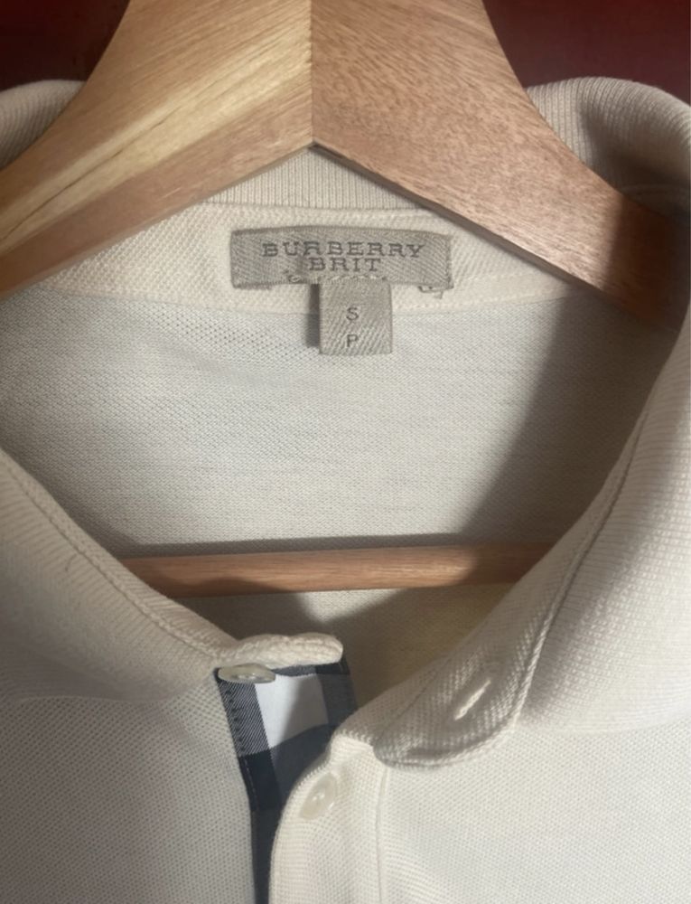 Polo creme da Burberry