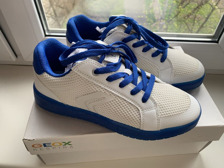 Шкіряні мокасини та кросівки 39 з led geox sp