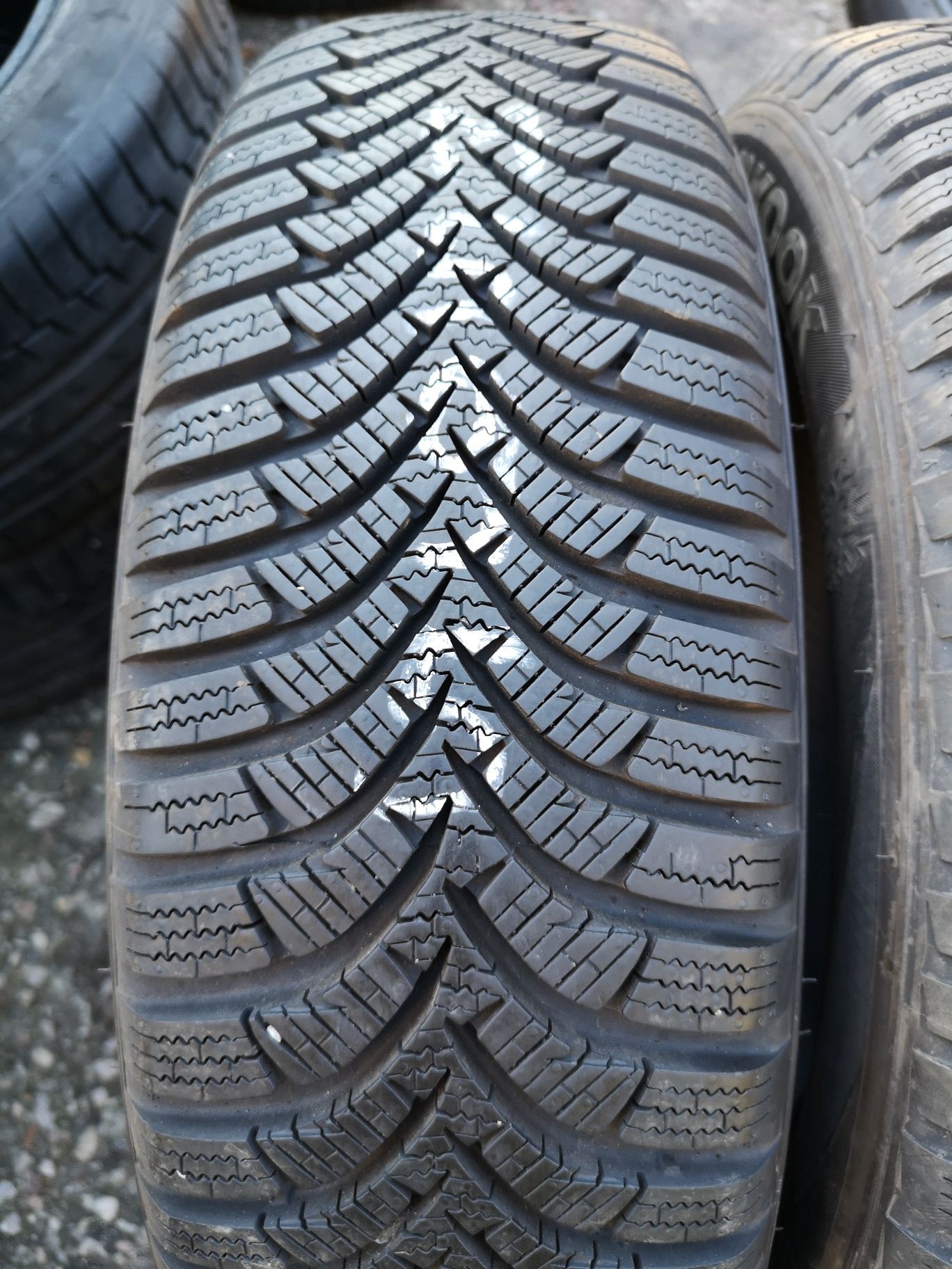 Opony zimowe 175/65/15 Hankook 2szt 8,3mm 2017r