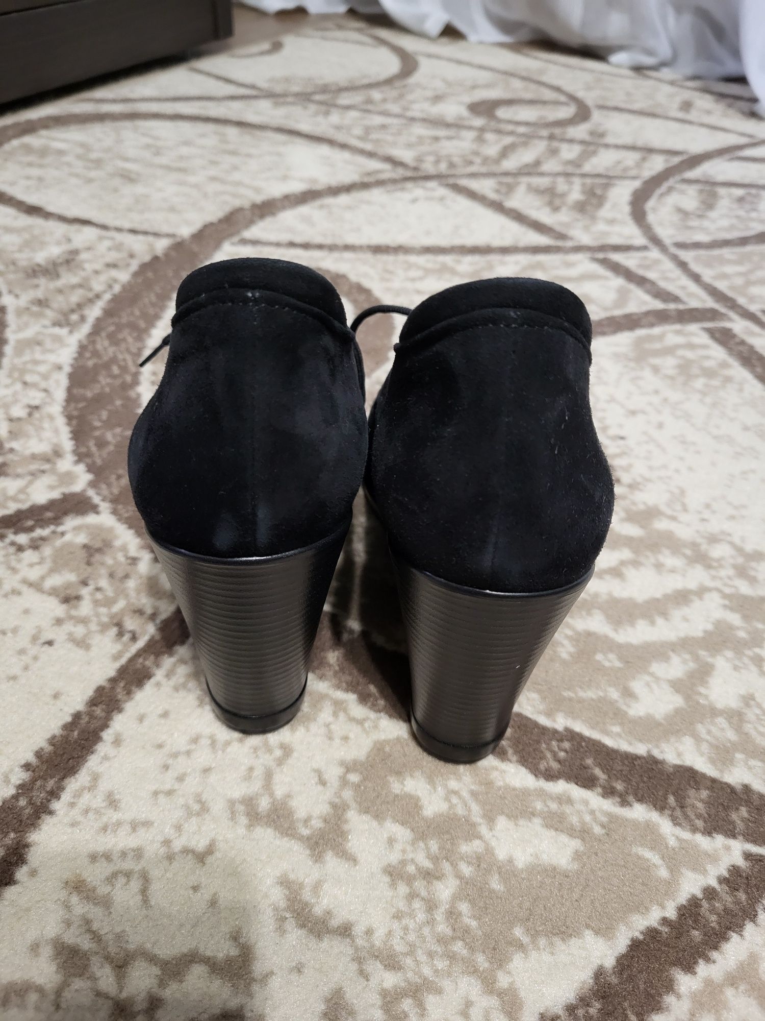 Чорні весняні черевики, розмір 39