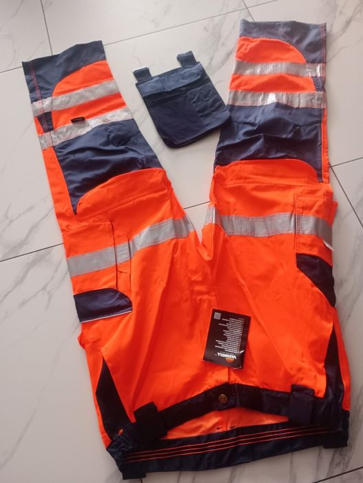 Spodnie robocze 52 rozmiar pomarańczowe albo czarne.