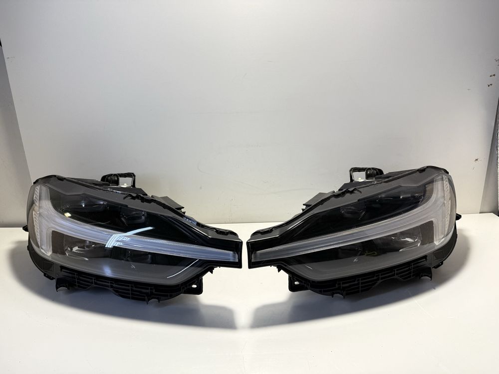 Volvo XC60 2 II lampy przednie komplet NOWE Mid led