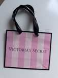 Victoria’s Secret torebka prezentowa papierowa mała w paseczki róż