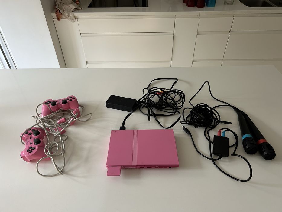 Playststion 2 Pink limited edition