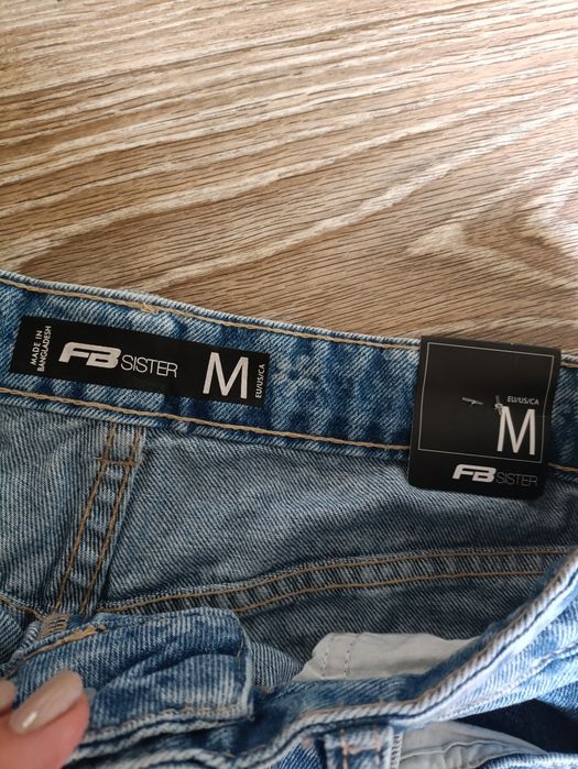 Шорти на літо з квітковим принтом.