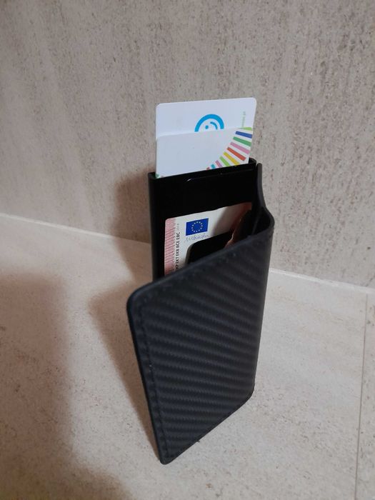 Carteira elegante com bloqueio contactless