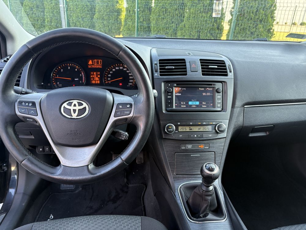 Toyota Avensis t 27 2010 rok
