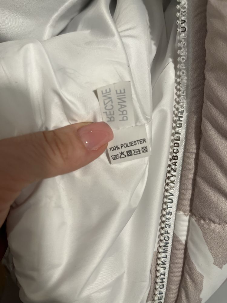 Kurtka beżowa krótka oversize z białym printem