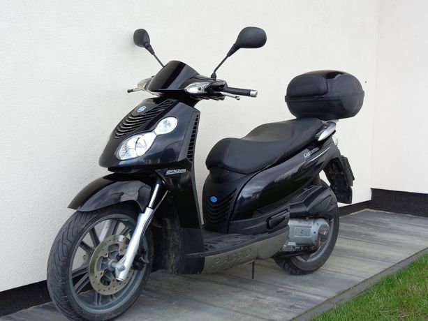 Piaggio Carnaby 200.