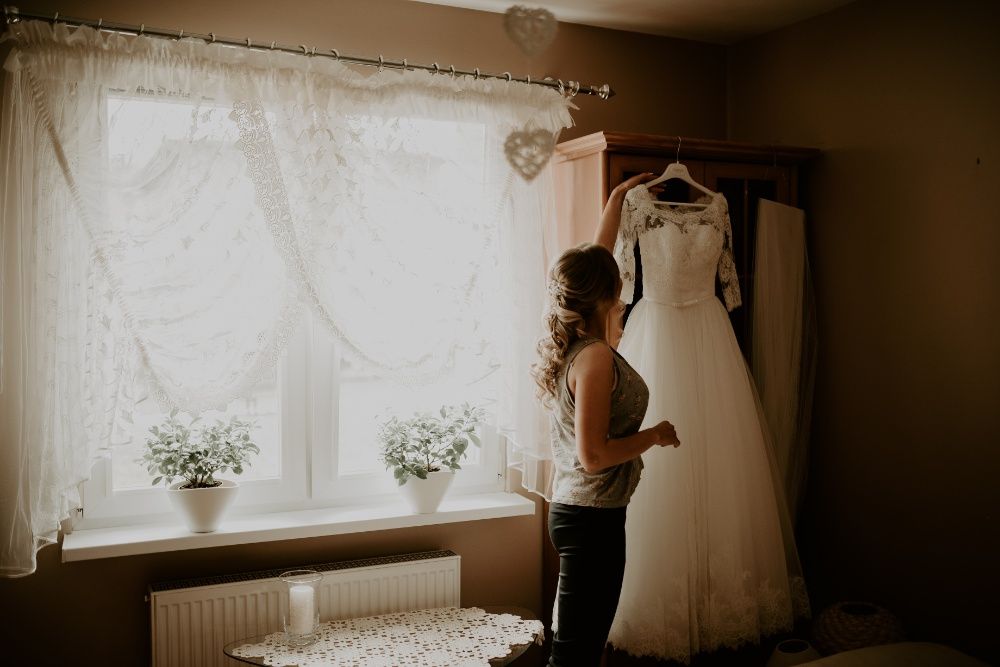 ** Suknia ślubna, 36 (S), kolor śmietankowy, welon 3,5m + koło **