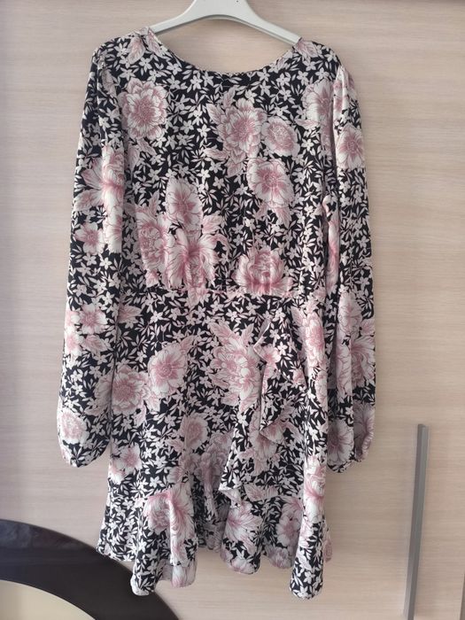 Sukienka w kwiaty rozmiar M