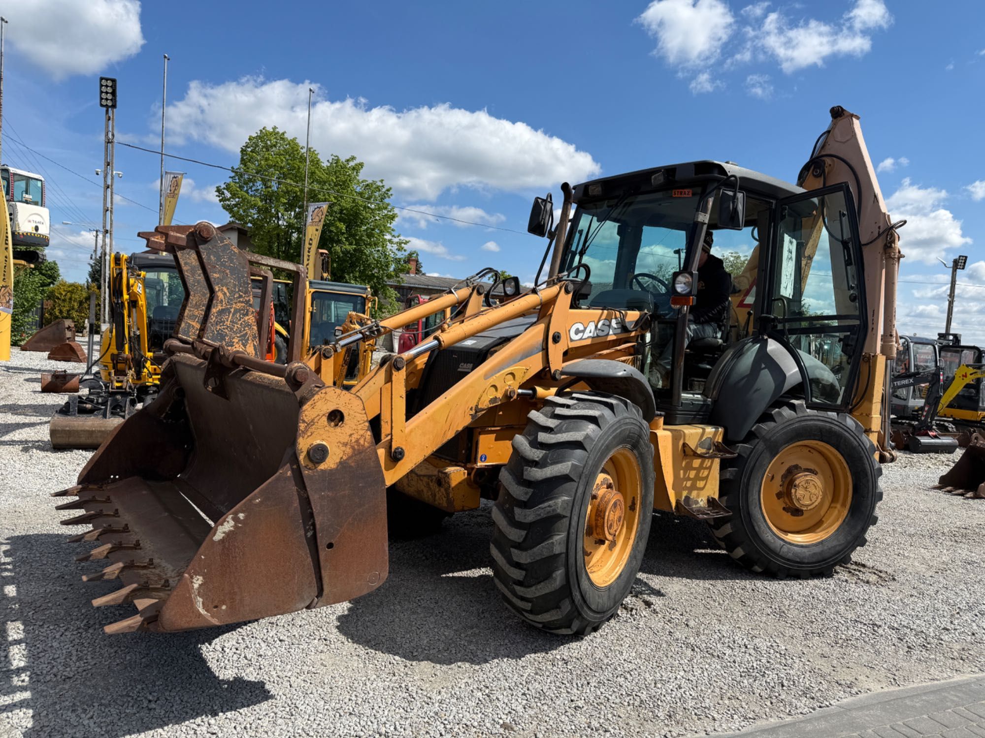 Koparko-Ładowarka Case 695 SM z 2003 rok BRUTTO 3 łyżki 4w1 widły