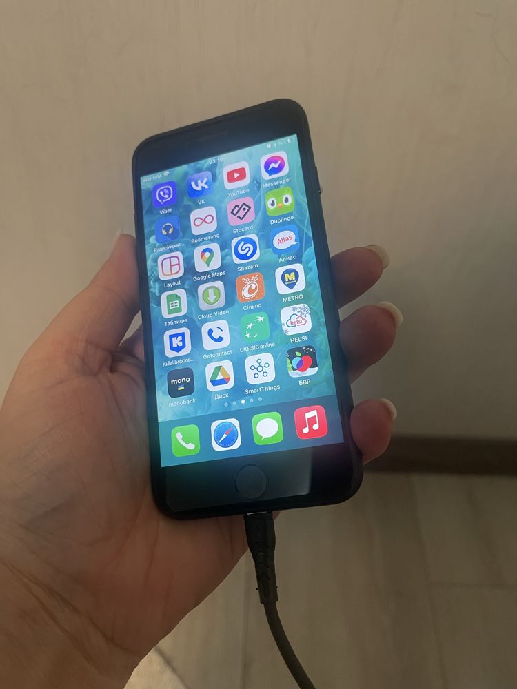 iPhone 7 емкость памяти 256 ГБ в очень хорошем состоянии