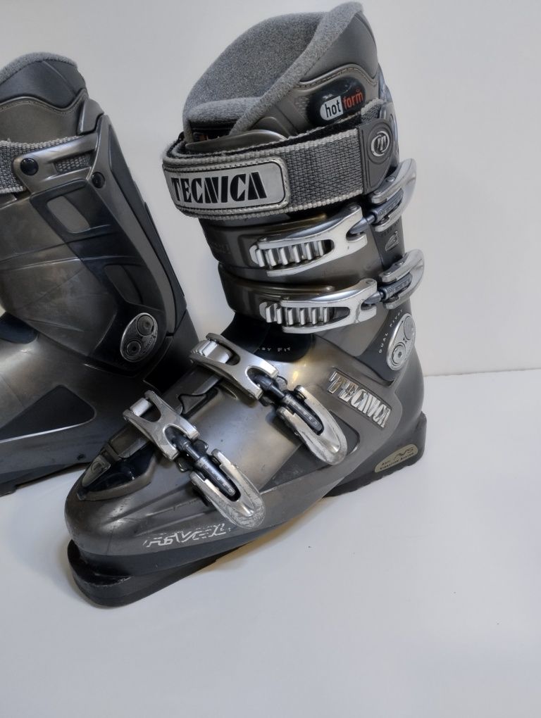 Ботинки для лыжника