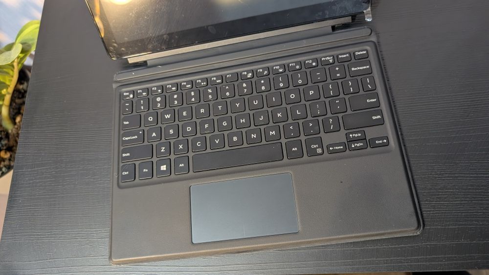 Dell 5290 LTE sim 4g latitude 2-1 i5-8350u 8 ram 256 ssd uhd 620