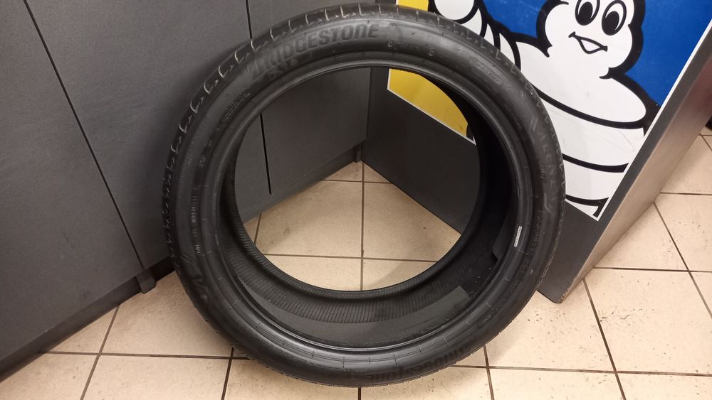 Opona Letnia Bridgestone Alenza 001 275/40 R22 107Y 1szt BMW