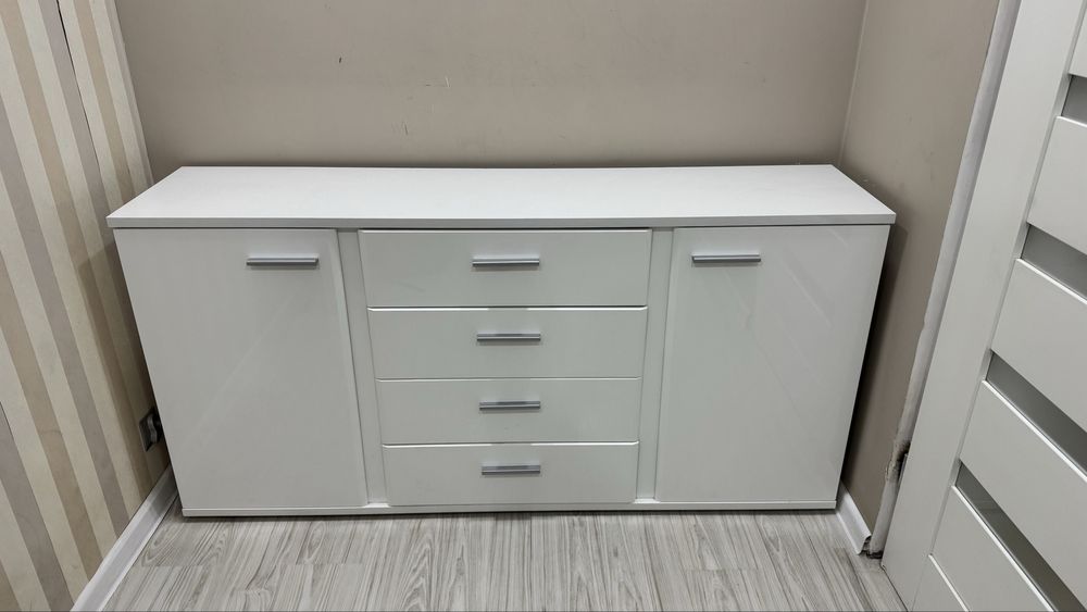 Komoda biała Elior z dwoma drzwiczkami