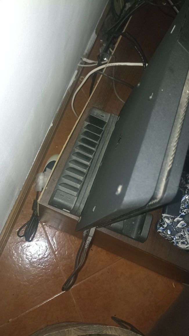 PS4 1 TB com acessórios