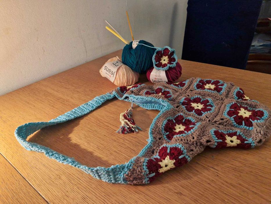 Sprzedam torebkę - ręcznie robioną na szydełku!