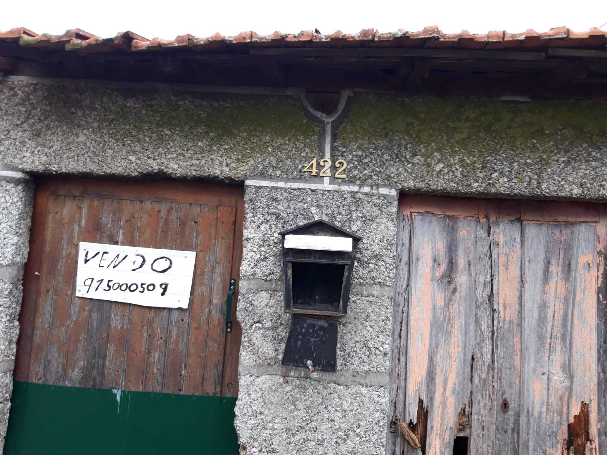 Vendo casa mais terreno. Regadas, Fafe.