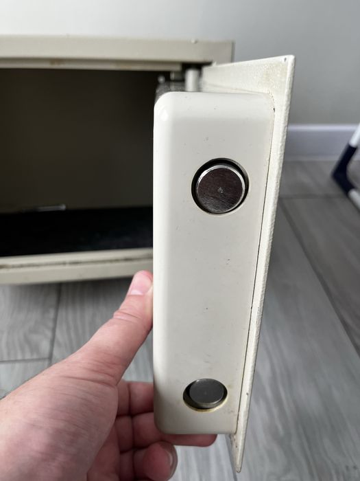 Сейф на електронному замку