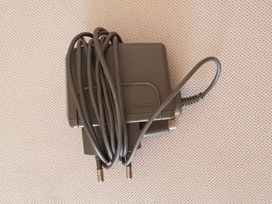 Nintendo DS Cor de Rosa + 5 Jogos + Bolsa Protetora e Extras