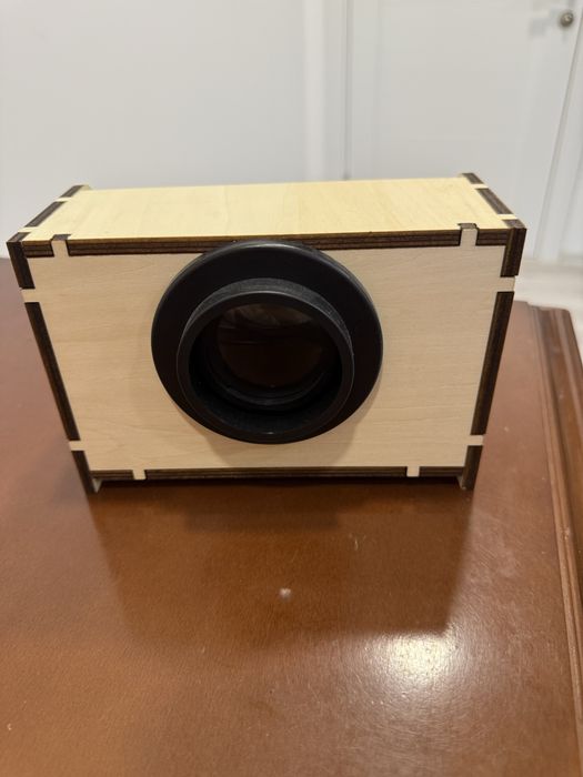 DIY-проектор для смартфона | Дерев’яний корпус + лінза