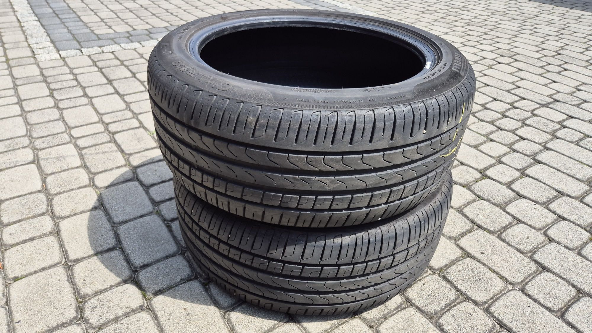Dwie opony Pirelli 18, 235/45
