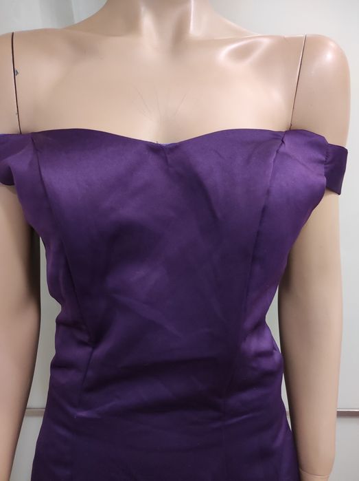 Шикарне плаття зі шлейфом