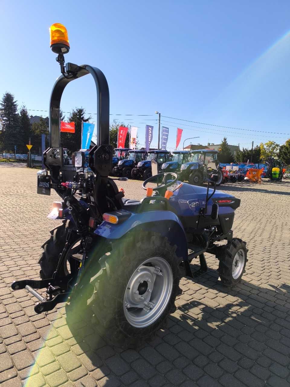 Ciągnik rolniczy FARMTRAC 22 4WD kompakt, miniciągnik od ręki