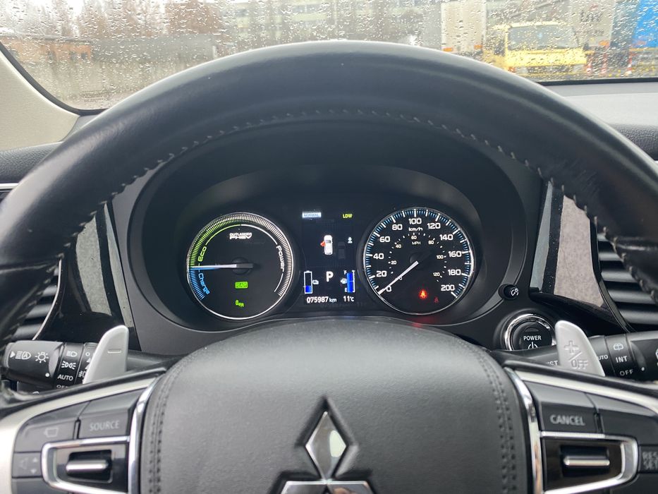 Плагін гібрід mitsubishi outlander phev