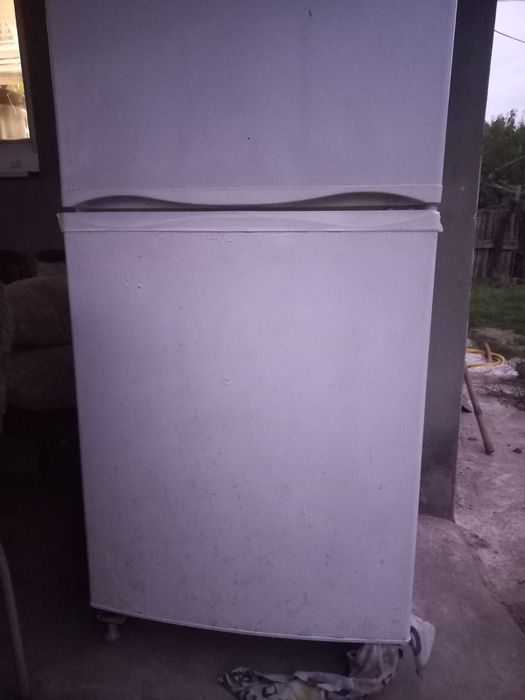 Холодильник двух камерний