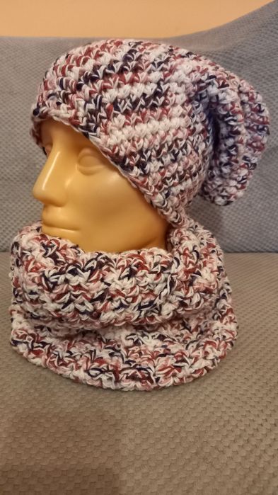 Czapka plus komin . Ręczna praca.