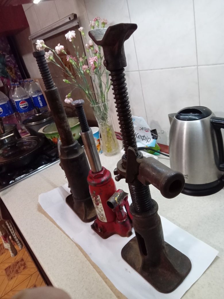 Донкрат ,насосы автомобильные , ручные