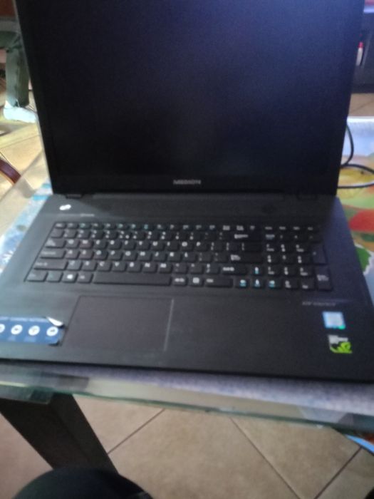 laptop Medion Erazer i5 8GB SSD