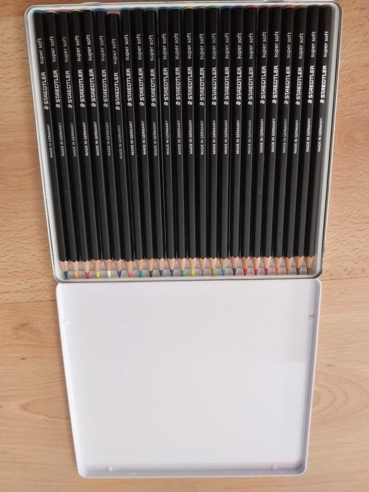 Lapis de cor staedtler super soft
