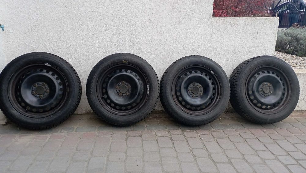Opony zimowe na felgach stalowych 205/55/16 Cali  FORD C MAX