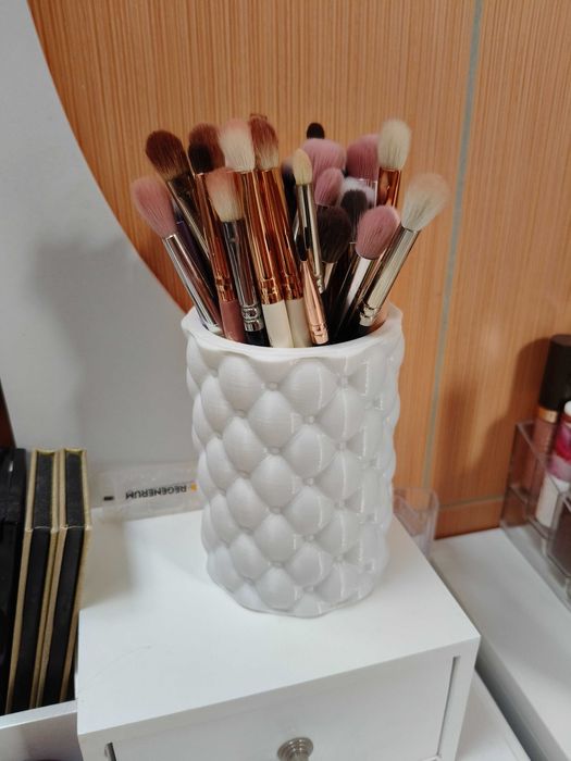Organizer na pędzle / długopisy – elegancki pojemnik 3D z białego PETG