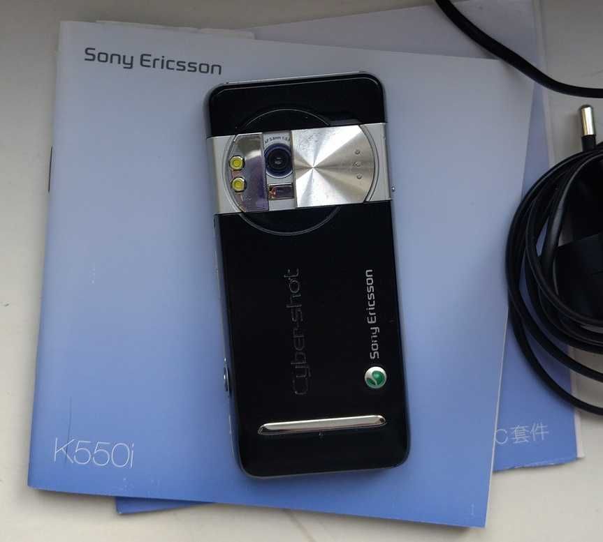 Telefon Sony Ericson K550 z kompletem akcesoriów
