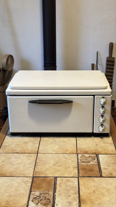 Елетроплита з духовкою