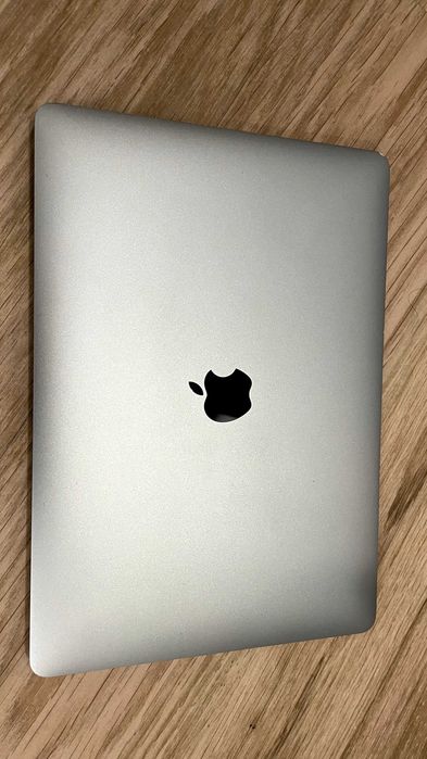 Macbook Pro 2020 1.7 ghz, 16GB de RAM, 256 GB de disco