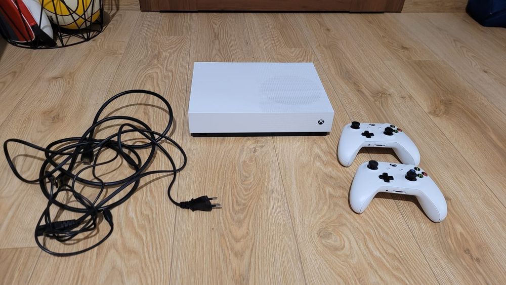 Konsola Xbox S series Digital Edition + 2 pady kontrolery