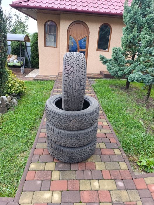 Продам зимову резину 215/60/r17 в хорошому стані,без проколів.