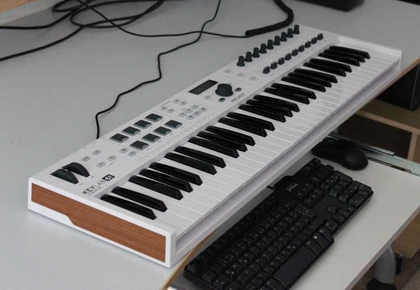 Controlador midi Arturia keylab essential 61