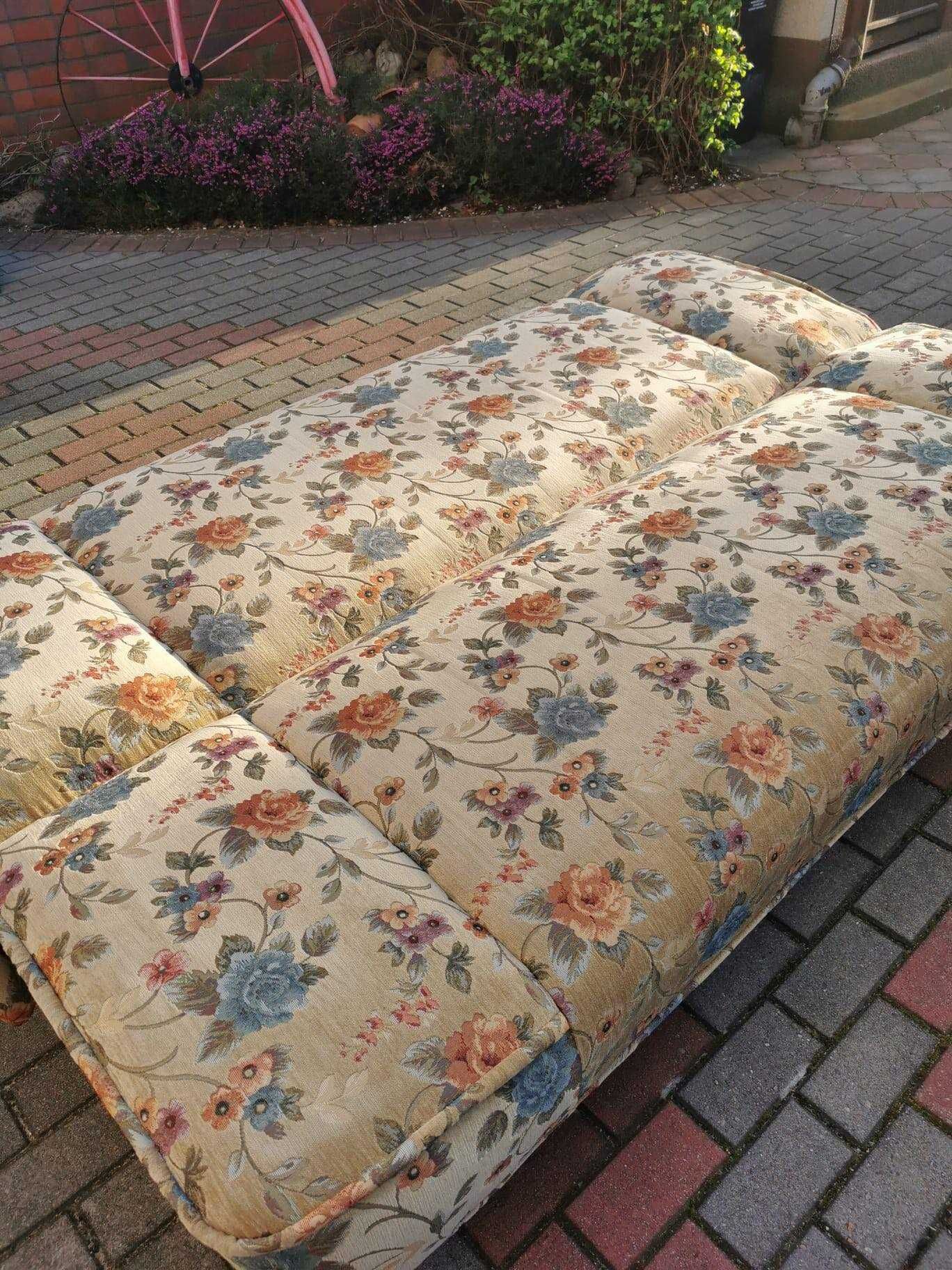 kanapa wersalka robiona przez tapicera