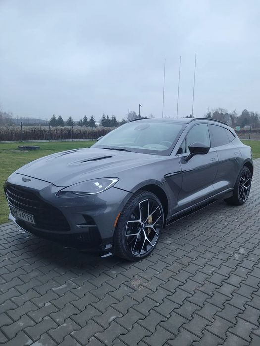 Aston Martin DBX707
